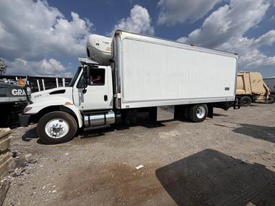 International DuraStar 4300 22 ft Refrigerated Truck - 260HP, Automatic, Thermo King, Liftgate