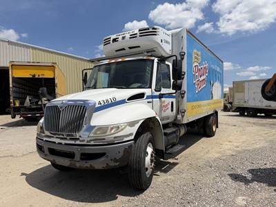 International DuraStar 4300 21 ft Refrigerated Truck - 230HP, Automatic, Thermo King, Liftgate