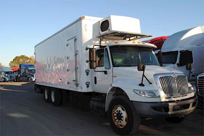 International DuraStar 4400 Refrigerated Truck - 300HP, Automatic, Carrier