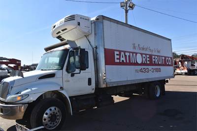 International DuraStar 4400 22 ft Refrigerated Truck - 250HP, Automatic, Thermo King