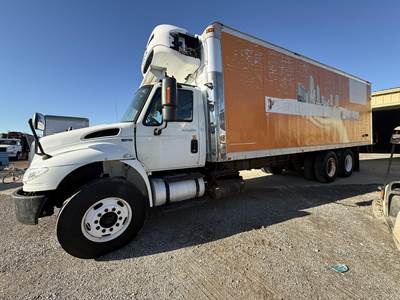 International DuraStar 4400 26 ft Refrigerated Truck - 300HP, 10 Speed Manual, Thermo King