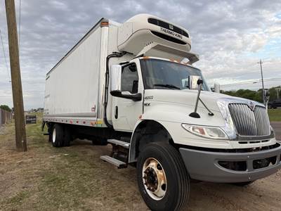 International MV 26 ft Refrigerated Truck - 260HP, Automatic, Thermo King, Liftgate
