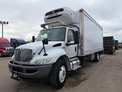 International MV 22 ft Refrigerated Truck - 260HP, Automatic, Thermo King, Liftgate