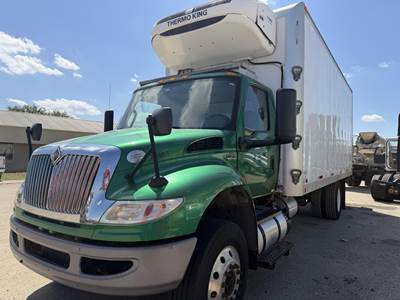 International MV 22 ft Refrigerated Truck - 260HP, Automatic, Thermo King