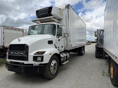 Mack MD6 24 ft Refrigerated Truck - 260HP, Automatic, Carrier