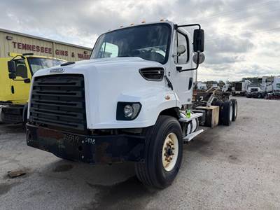 Freightliner 114SD Roll Off Truck - Detroit, 450HP, Automatic
