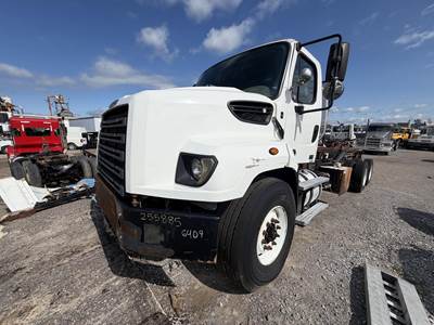 Freightliner 114SD Roll Off Truck - Detroit, 450HP, Automatic
