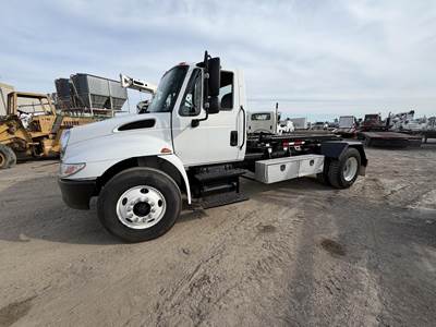 International DuraStar 4400 Single Axle Roll Off Truck - DT466, 240HP, Automatic