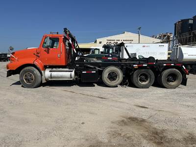 International S2600 Tri Axle Roll Off Truck - Cummins, 410HP, 8Ll Manual