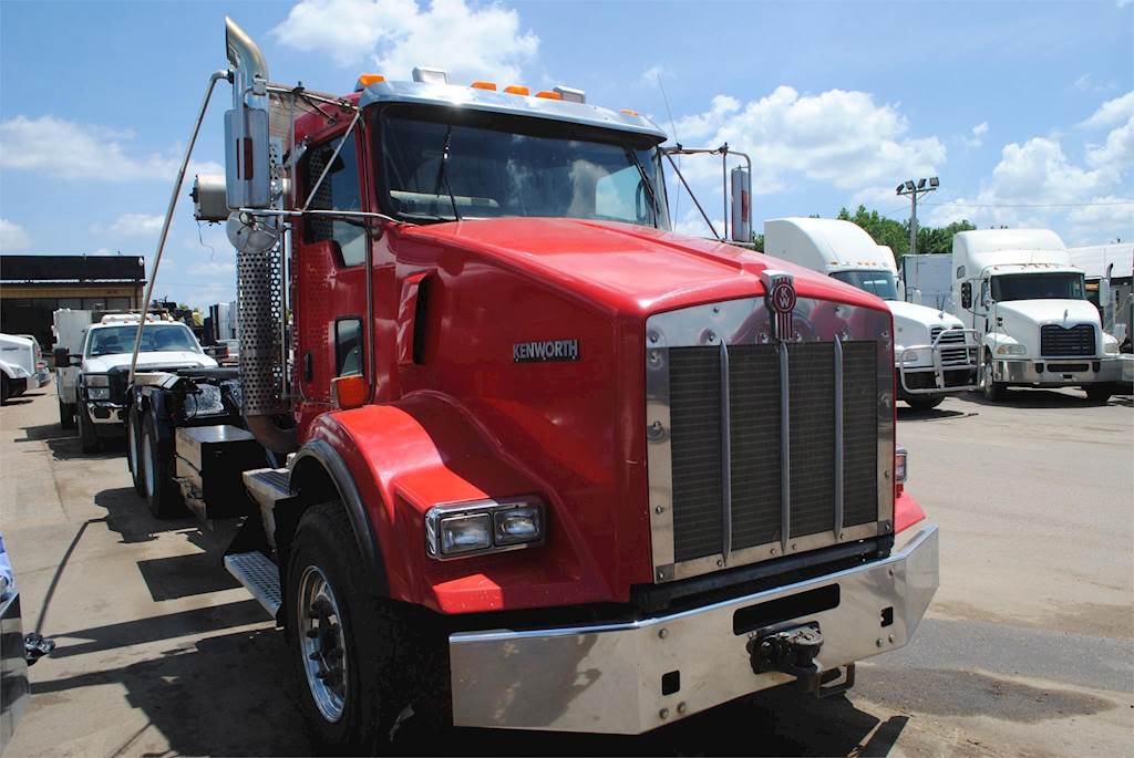 2011 Kenworth T800 Roll Off Truck Cummins, 425HP, 8LL For Sale, 556,728 Miles Covington, TN