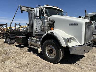 Kenworth T800 Roll Off Truck - Cummins, 525HP, 18 Speed Manual
