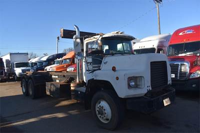 Mack DM690 Roll Off Truck - 350HP, 7 Speed Manual
