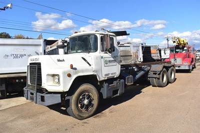 Mack DM690S Roll Off Truck - E7, 350HP, 6 Speed Manual
