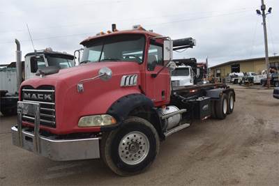 Mack Granite GU813 Roll Off Truck - MP7, 395HP, 10 Speed Manual
