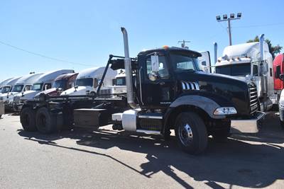 Mack Granite GU813 Roll Off Truck - MP7, 425HP, Automatic