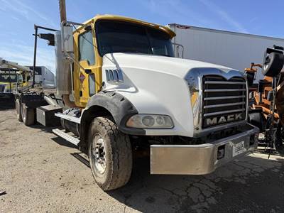 Mack Granite GU813 Roll Off Truck - MP7, 425HP, Automatic