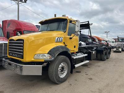 Mack Granite GU813 Roll Off Truck - MP7, 425HP, Automatic