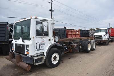 Mack MR600 Roll Off Truck - E6, 350HP, Automatic