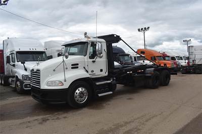Mack Pinnacle CXU613 Roll Off Truck - 335HP, Automatic