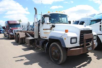 Mack RD688S Roll Off Truck - E-7, 350HP, 8LL