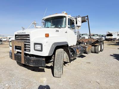 Mack RD688S Roll Off Truck - E7, 350HP, 9 Speed Manual
