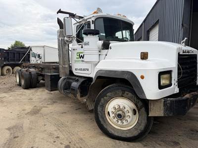 Mack RD688S Roll Off Truck - E7-350, 350HP, 8Ll Manual