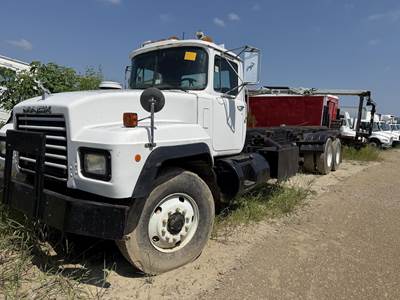 Mack RD688S Roll Off Truck - E7-350, 350HP, 8Ll Manual