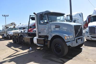 Volvo VHD64F200 Tri Axle Roll Off Truck - D11, 395HP, Manual