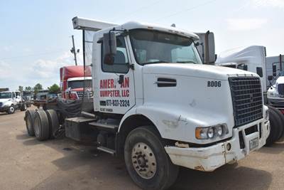 Volvo VHD64F200 Tri Axle Roll Off Truck - D11, 395HP, Manual