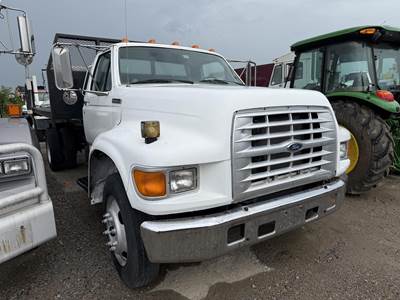 Ford F-800 Single Axle Rollback Tow Truck - Cummins, 220HP, 5 Speed Manual