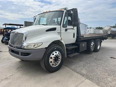 International DuraStar 4300 Tandem Axle Rollback Tow Truck - 300HP, Automatic