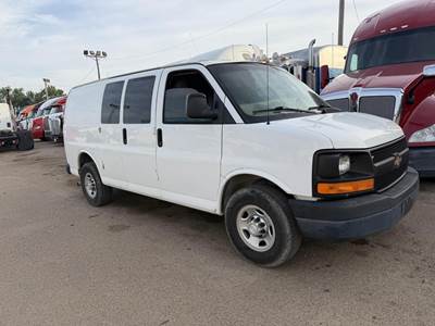 Chevrolet Express 2500 Single Axle Service Van - Automatic