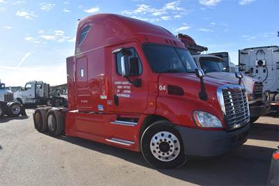 Freightliner Cascadia 113 Sleeper Semi Truck - 72" Raised Roof Sleeper, Detroit 450HP, 12 Speed Dt12 Amt