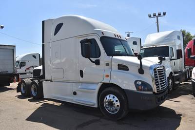 Freightliner Cascadia 113 Sleeper Semi Truck - 70" Raised Roof Sleeper, Detroit 450HP, 12 Speed Dt12 Amt