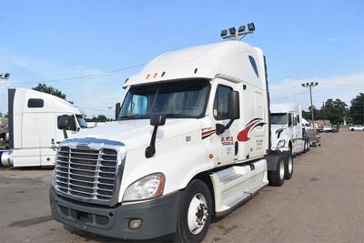 Freightliner Cascadia 125 Sleeper Semi Truck - 72" Raised Roof Sleeper, Detroit 455HP, 10 Speed Manual