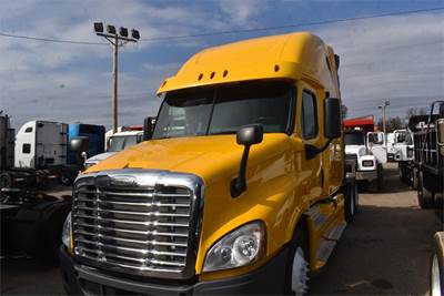 Freightliner Cascadia 125 Sleeper Semi Truck - 75" Raised Roof Sleeper, Detroit 450HP, 10 Speed Manual