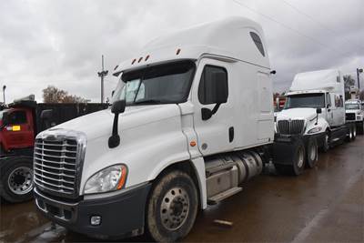 Freightliner Cascadia 125 Sleeper Semi Truck - 75" Raised Roof Sleeper, Detroit 455HP, 10 Speed Ultrashift Amt