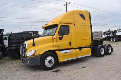 Freightliner Cascadia 125 Sleeper Semi Truck - 70" Raised Roof Sleeper, Detroit 455HP, 10 Speed Manual