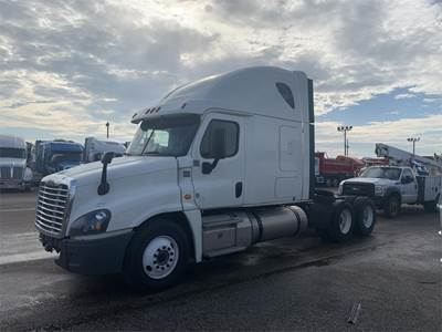 Freightliner Cascadia 125 Sleeper Semi Truck - 70" Raised Roof Sleeper, Detroit 470HP, 10 Speed Amt