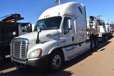 Freightliner Cascadia 125 Sleeper Semi Truck - 75" Raised Roof Sleeper, Detroit 455HP, 10 Speed Manual