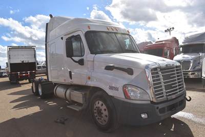 Freightliner Cascadia 125 Sleeper Semi Truck - 70" Mid Roof Sleeper, Detroit 455HP, 10 Speed Ultrashift Amt