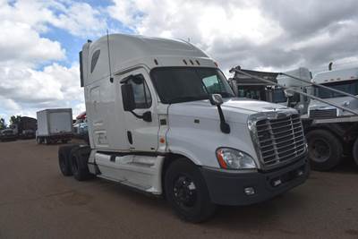Freightliner Cascadia 125 Sleeper Semi Truck - 74" Mid Roof Sleeper, Detroit 455HP, 10 Speed Ultrashift Amt