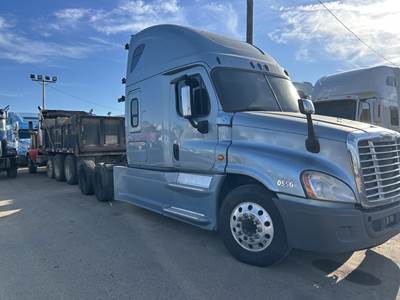 Freightliner Cascadia 125 Sleeper Semi Truck - 75" Raised Roof Sleeper, Detroit 455HP, 12 Speed Dt12 Amt