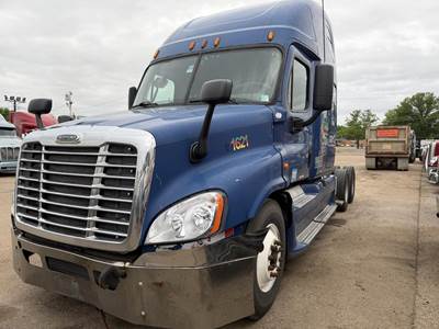 Freightliner Cascadia 125 Sleeper Semi Truck - 74" Raised Roof Sleeper, Detroit 455HP, 10 Speed Manual