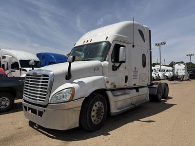 Freightliner Cascadia 125 Sleeper Semi Truck - 75" Raised Roof Sleeper, Cummins 450HP, 10 Speed Manual