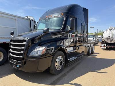 Freightliner Cascadia 126 Sleeper Semi Truck - 75" Raised Roof Sleeper, Detroit 475HP, 12 Speed Dt12 Amt