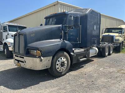Kenworth T600 Sleeper Semi Truck - 72" Mid Roof Sleeper, Caterpillar 475HP, 10 Speed Manual