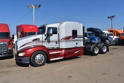 Kenworth T660 Sleeper Semi Truck - 72" Flat Top Sleeper, Paccar 485HP, 13 Speed Manual