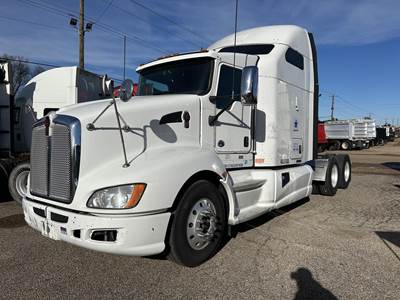 Kenworth T660 Sleeper Semi Truck - 72" Mid Roof Sleeper, Paccar 485HP, 10 Speed Ultrashift Amt