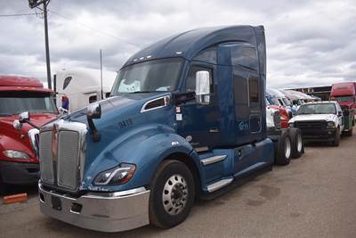 Kenworth T680 Sleeper Semi Truck - Raised Roof Sleeper, Paccar 455HP, 12 Speed Endurant Amt